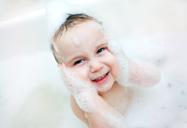 Chọn được nước tắm có thể gội đầu sẽ giúp trẻ cảm thấy thoải mái Chọn được nước tắm có thể gội đầu sẽ giúp trẻ cảm thấy thoải mái