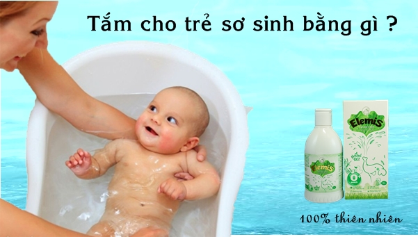 tắm cho trẻ sơ sinh bằng gì Tắm cho trẻ sơ sinh bằng gì