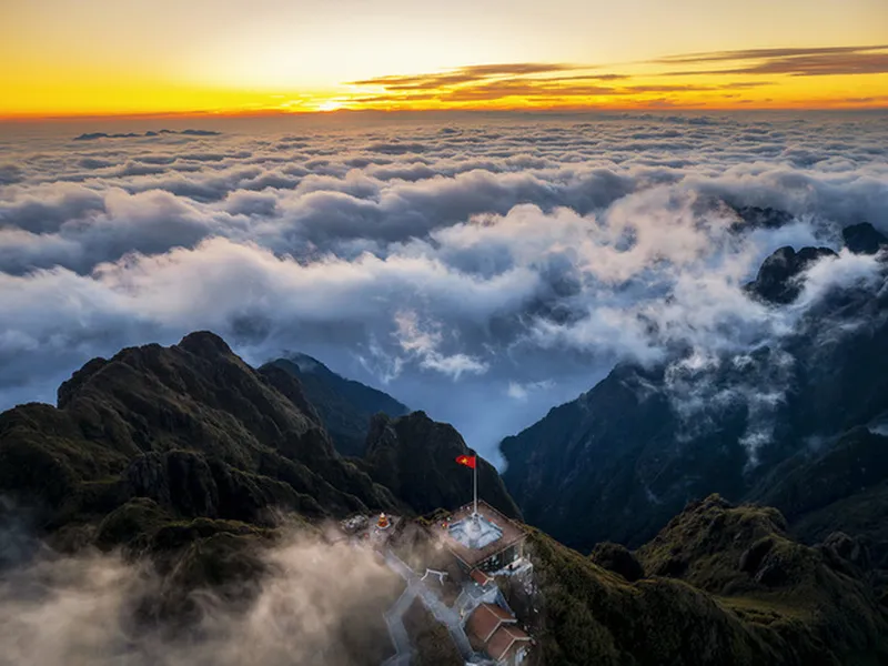 Sapa Winter Cloud Hunting: The Ethereal Moment of Sapa's Beauty on the Mountaintops