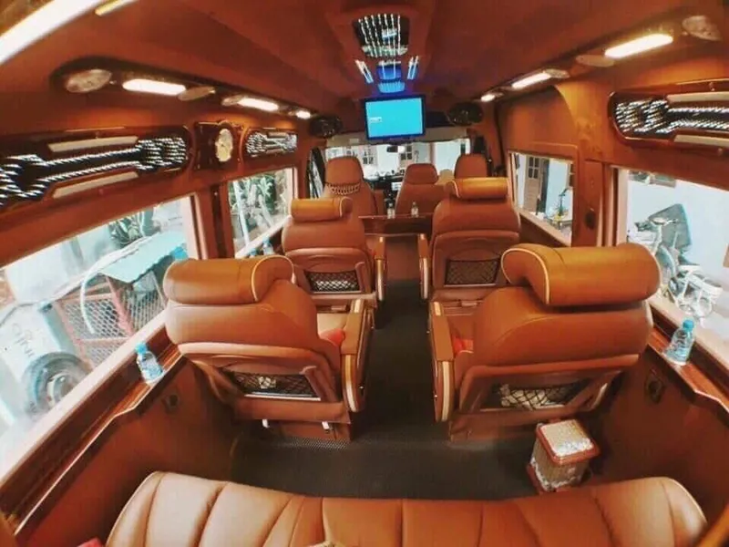 LlIMOUSIN BUS HA LONG TO SAPA