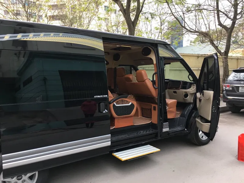 LlIMOUSIN BUS HA LONG TO SAPA
