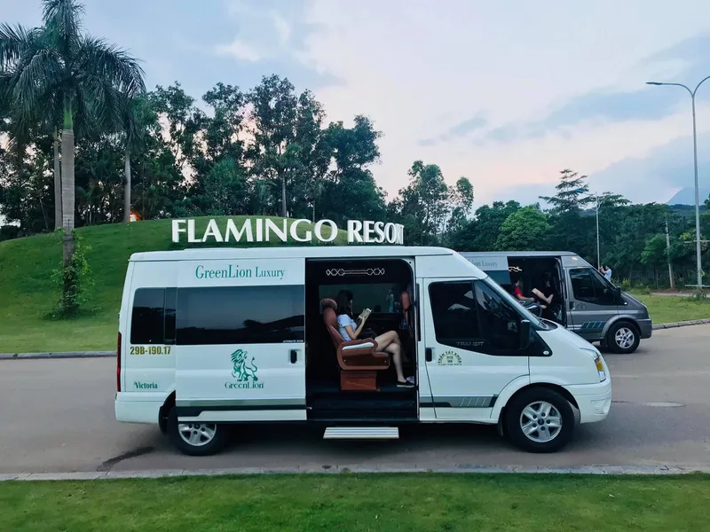 LlIMOUSIN BUS HA LONG TO SAPA