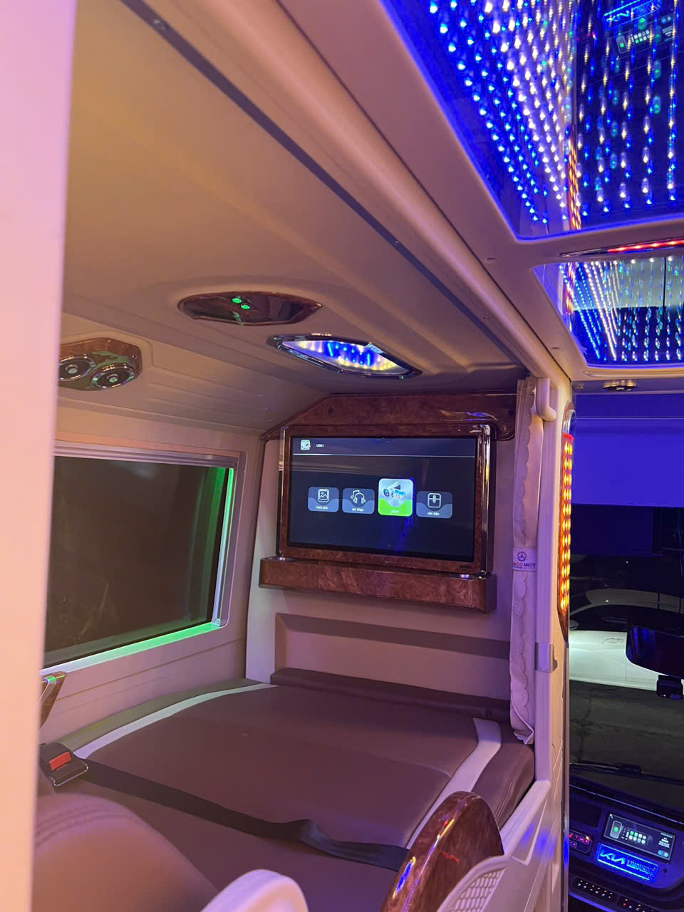 Cabin VIp Bus Ha long to Sapa