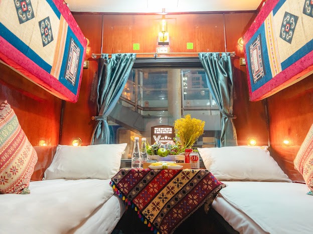 Train to Sapa - Vic Sapa Train