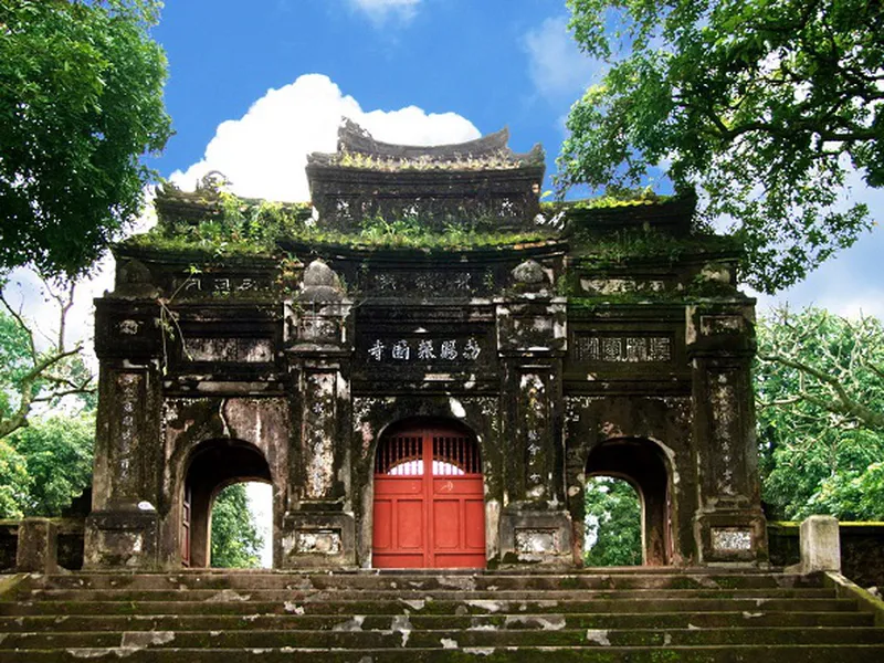Travel in Hue – Listening to the Perfume River and the Soul of the Citadel