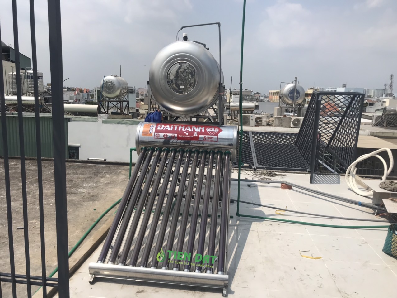 Giá máy nước nóng năng lượng mặt trời Giá máy nước nóng năng lượng mặt trời