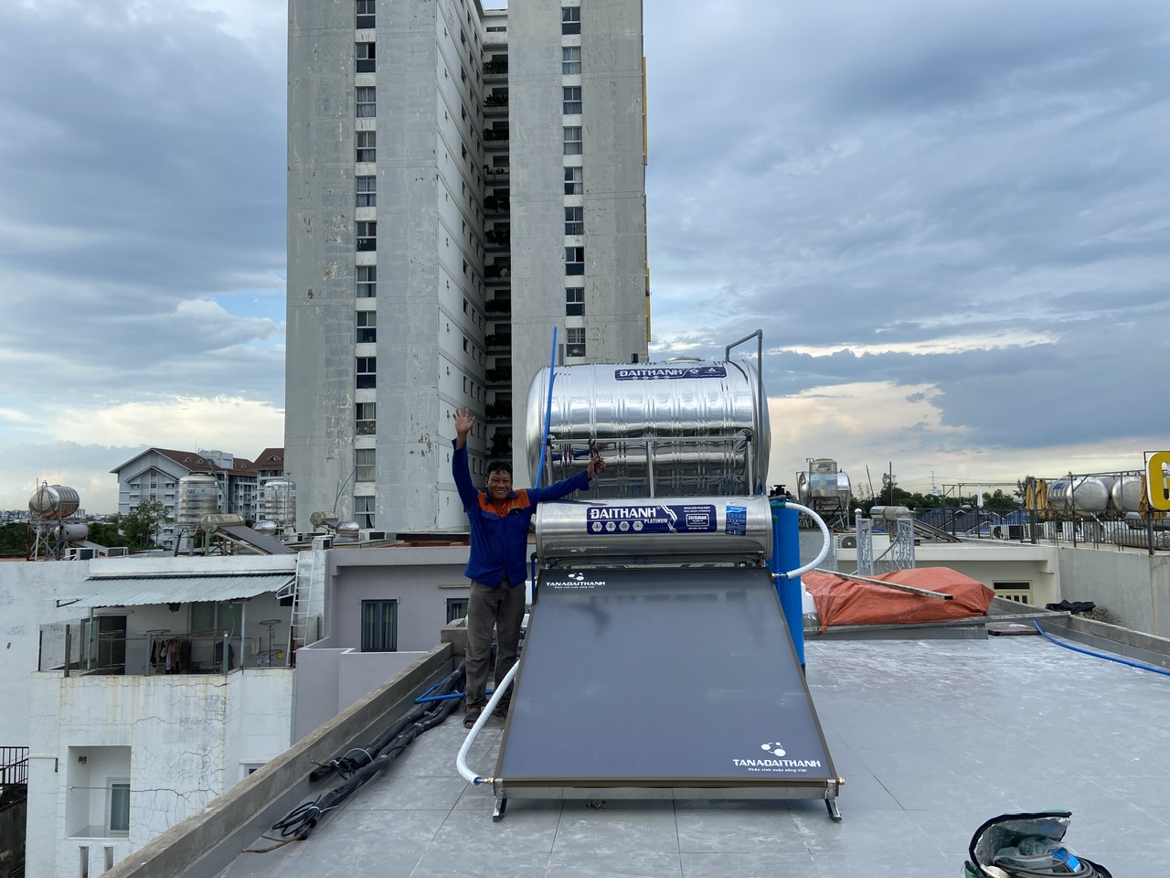 Máy nước nóng Đại Thành tấm phẳng 220L Máy nước nóng Đại Thành tấm phẳng 220L