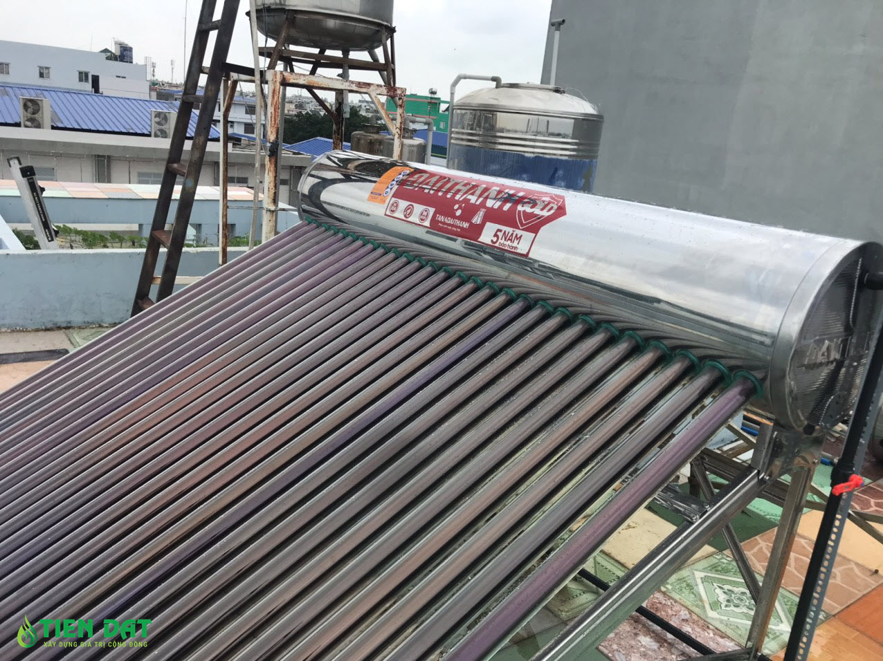 Vệ sinh máy nước nóng năng lượng mặt trời Vệ sinh máy nước nóng năng lượng mặt trời