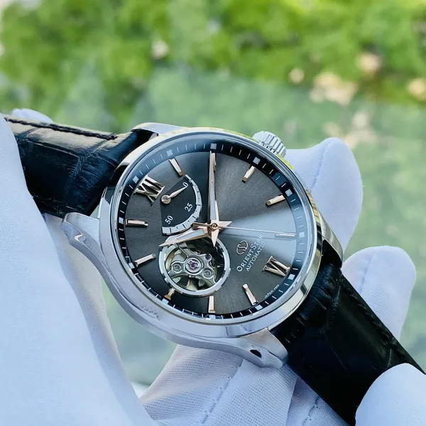 Orient Star OpenHeart 50h RE-AT0007N Gray - Mẫu Dresswatch độc đáo