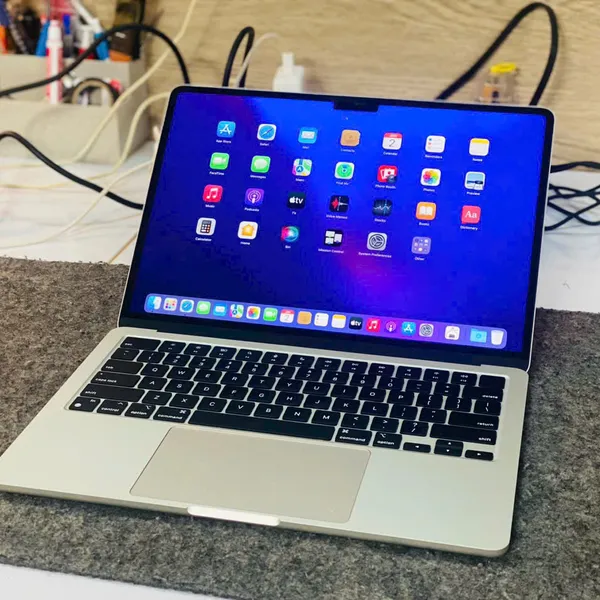 MacBook Air 13 inch M2 2022 8CPU 8GPU 8GB/256GB