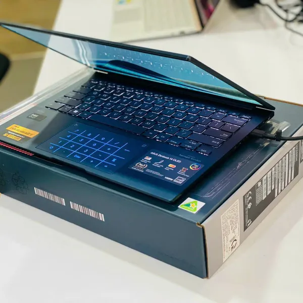 Laptop Asus Zenbook 14 OLED UX3405MA Ultra 5 125H/16GB/512GB/Win11 (PP151W)