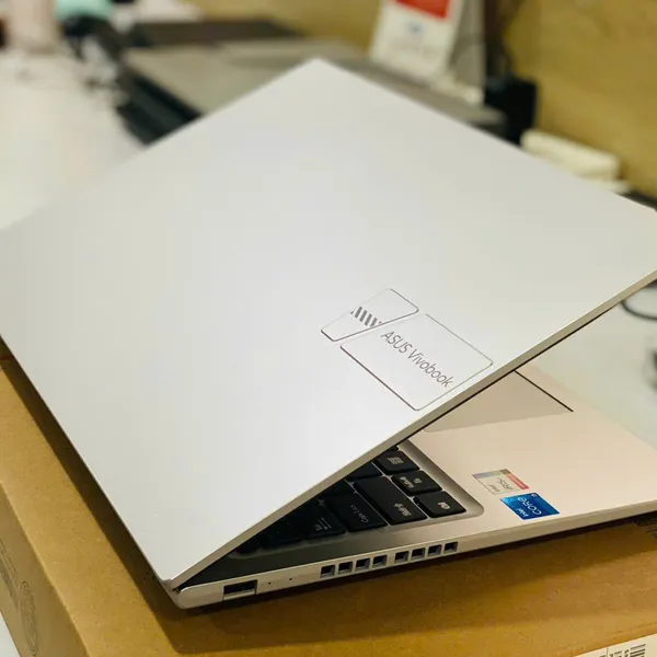 Laptop Asus Vivobook 16 X1605VA i5 1335U/16GB/512GB/Win11 (MB360W)