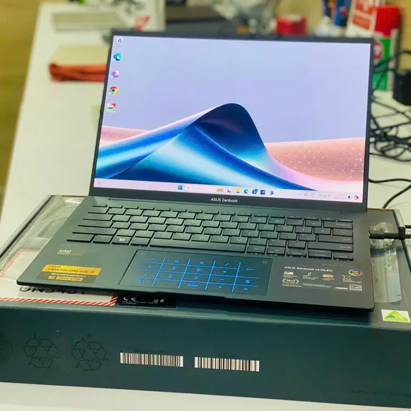 Laptop Asus Zenbook 14 OLED UX3405MA Ultra 5 125H/16GB/512GB/Win11 (PP151W)