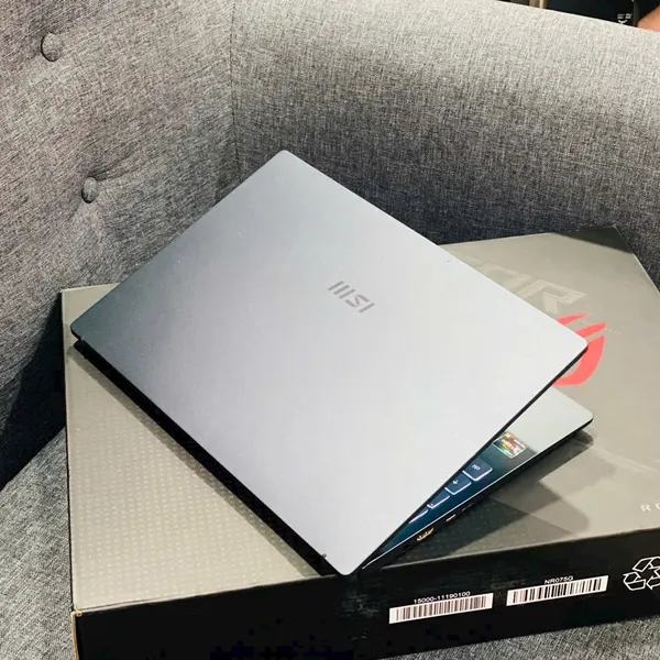 Laptop MSI Modern 14 B5M 204VN (Ryzen™ 5-5500U | 8GB | 512GB | AMD Radeon™ | 14 inch FHD | Win 11 | Xám)