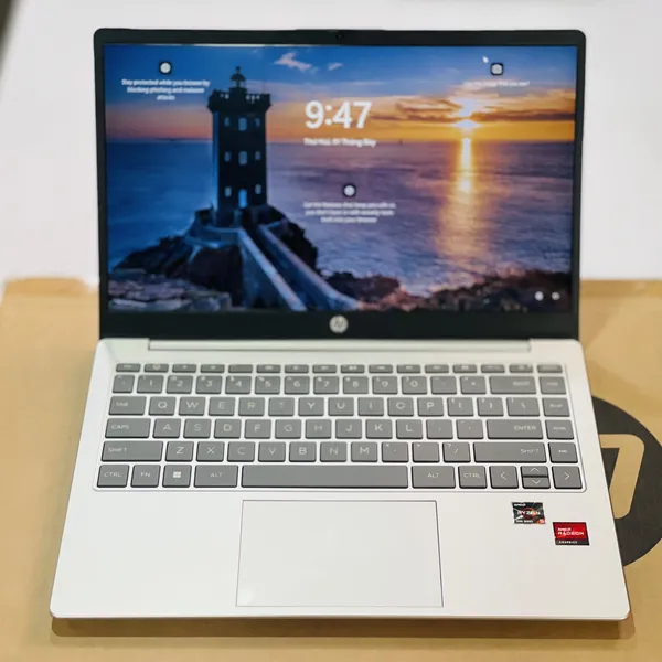 Laptop HP 14s-em0086AU (R5 7520U/16GB/512GB/14”FHD/AMD Radeon Graphics/Win11)