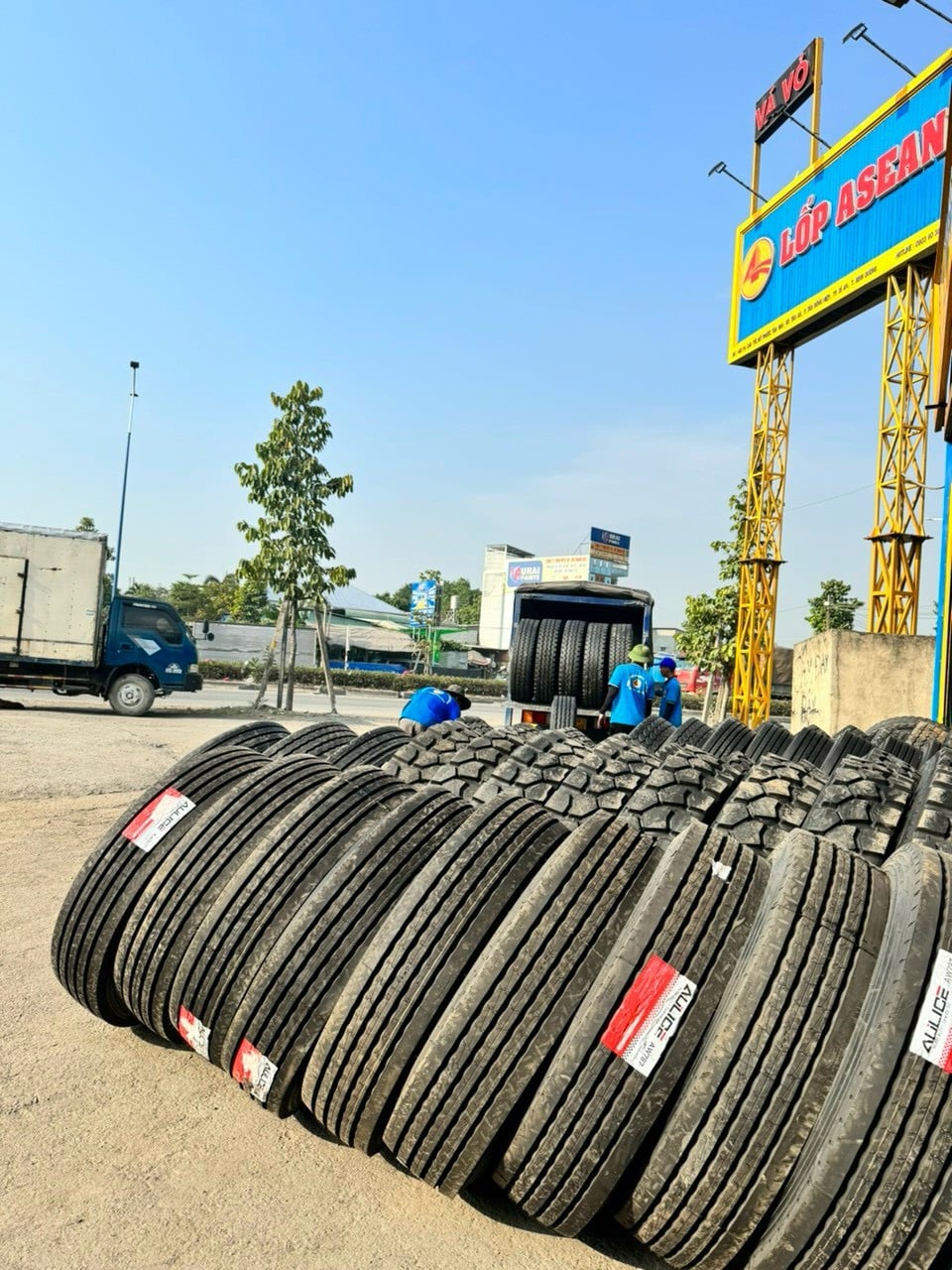 lốp xe khách giá rẻ tại Bình Dương