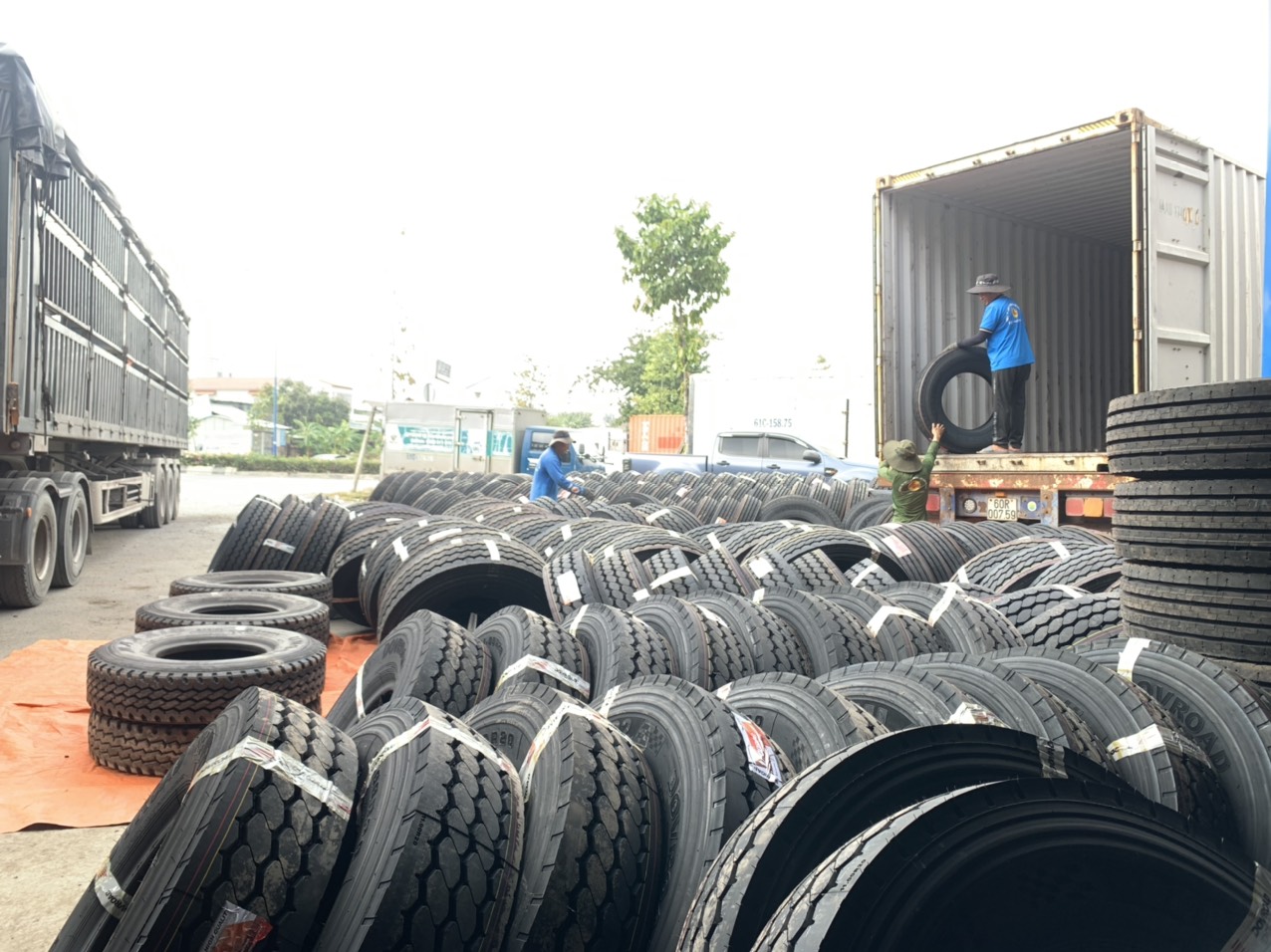 lốp xe khách giá rẻ tại Bình Dương