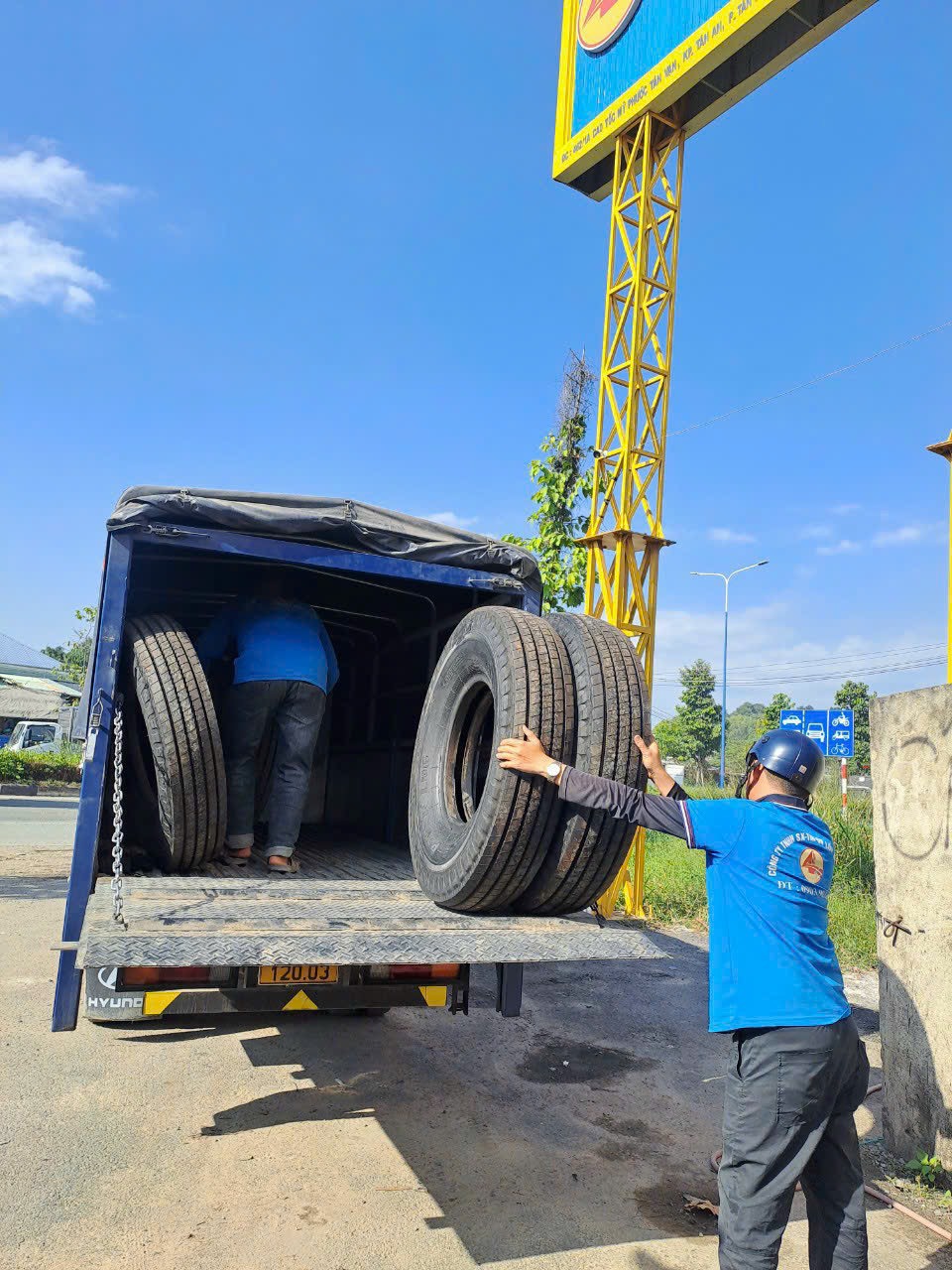 đại lý cung cấp lốp dán giá rẻ