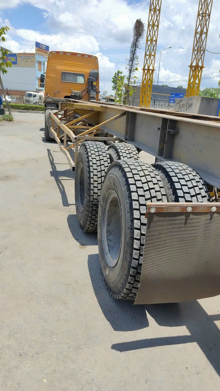 thay lốp xe container ở đâu uy tín