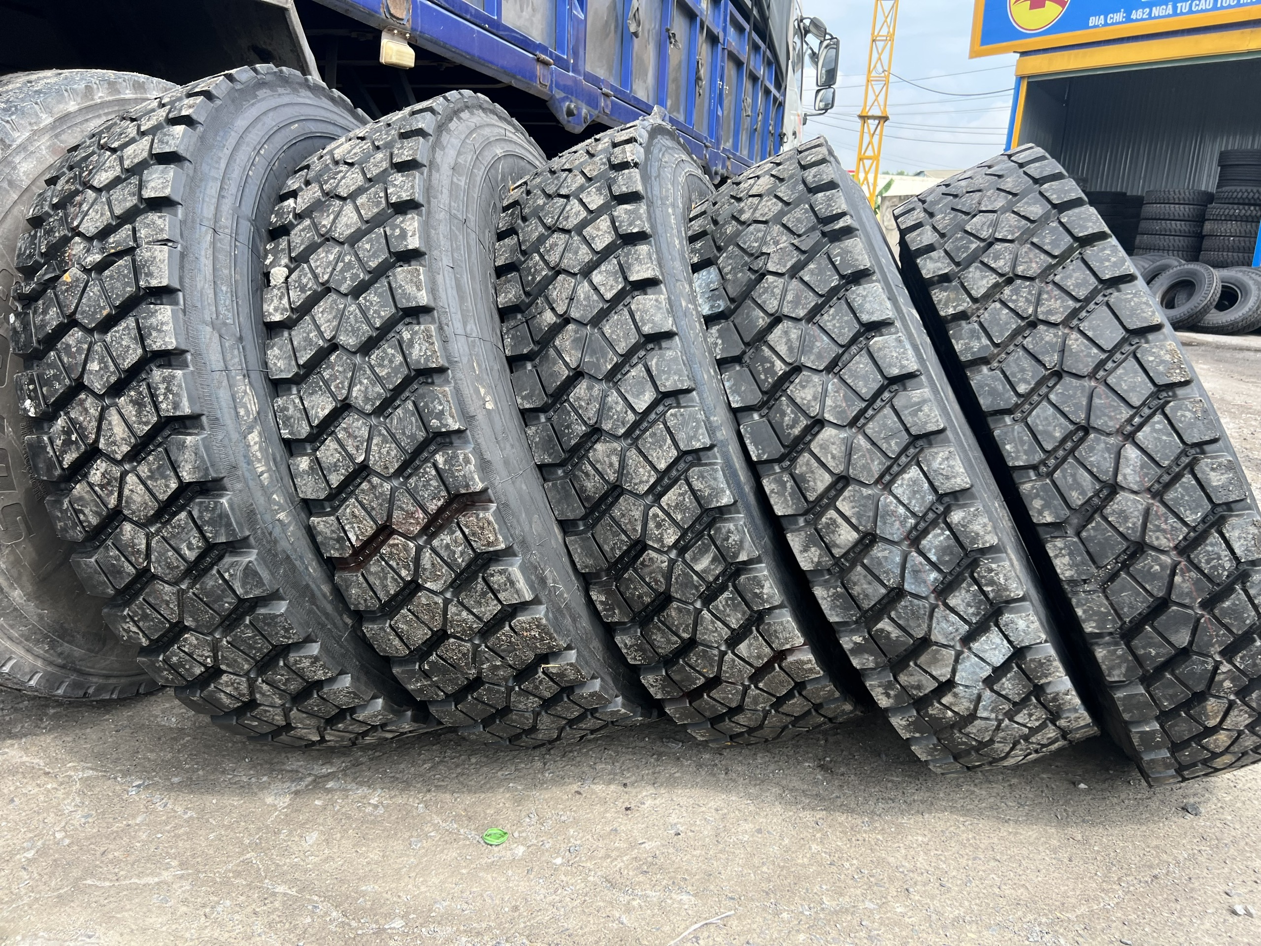 lốp xe tải cũ - mới giá rẻ tại Bình Dương