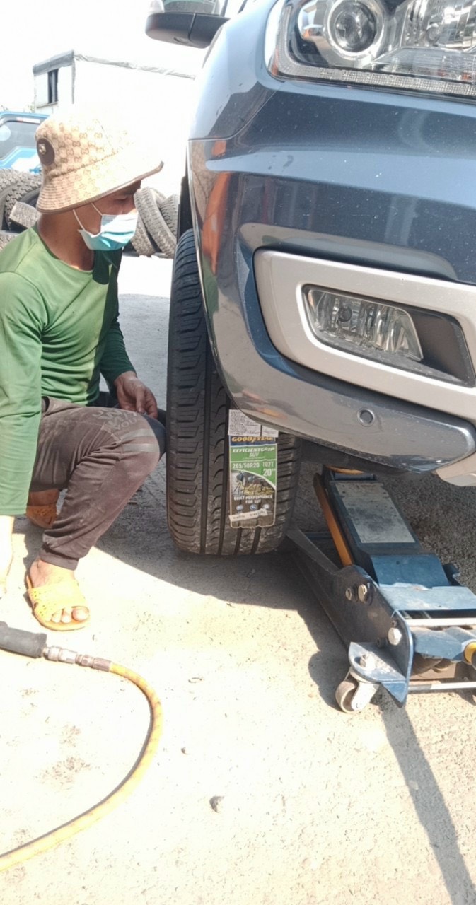 thay lốp xe ô tô lưu động bình dương