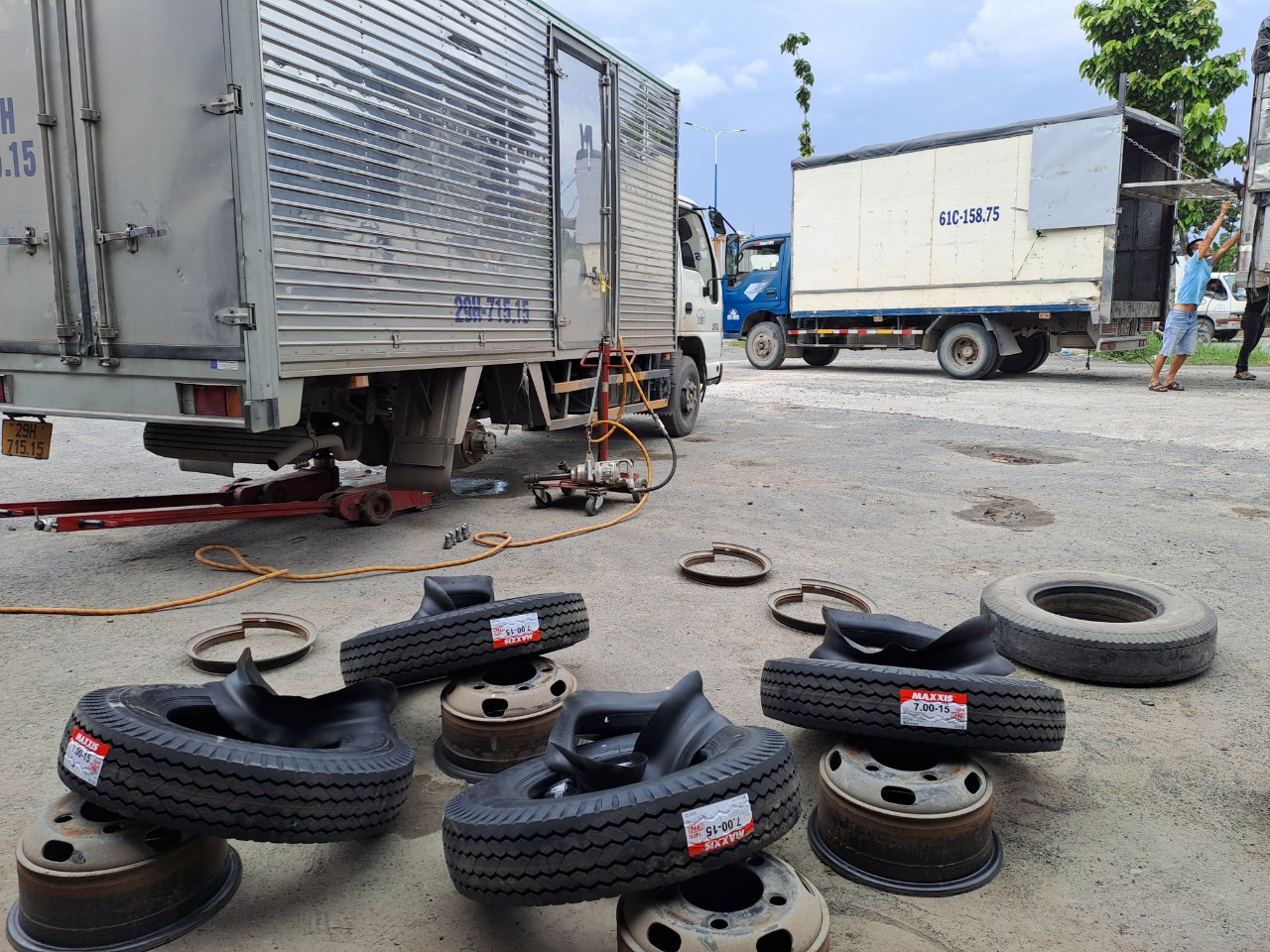 thay lốp xe lưu động bình dương