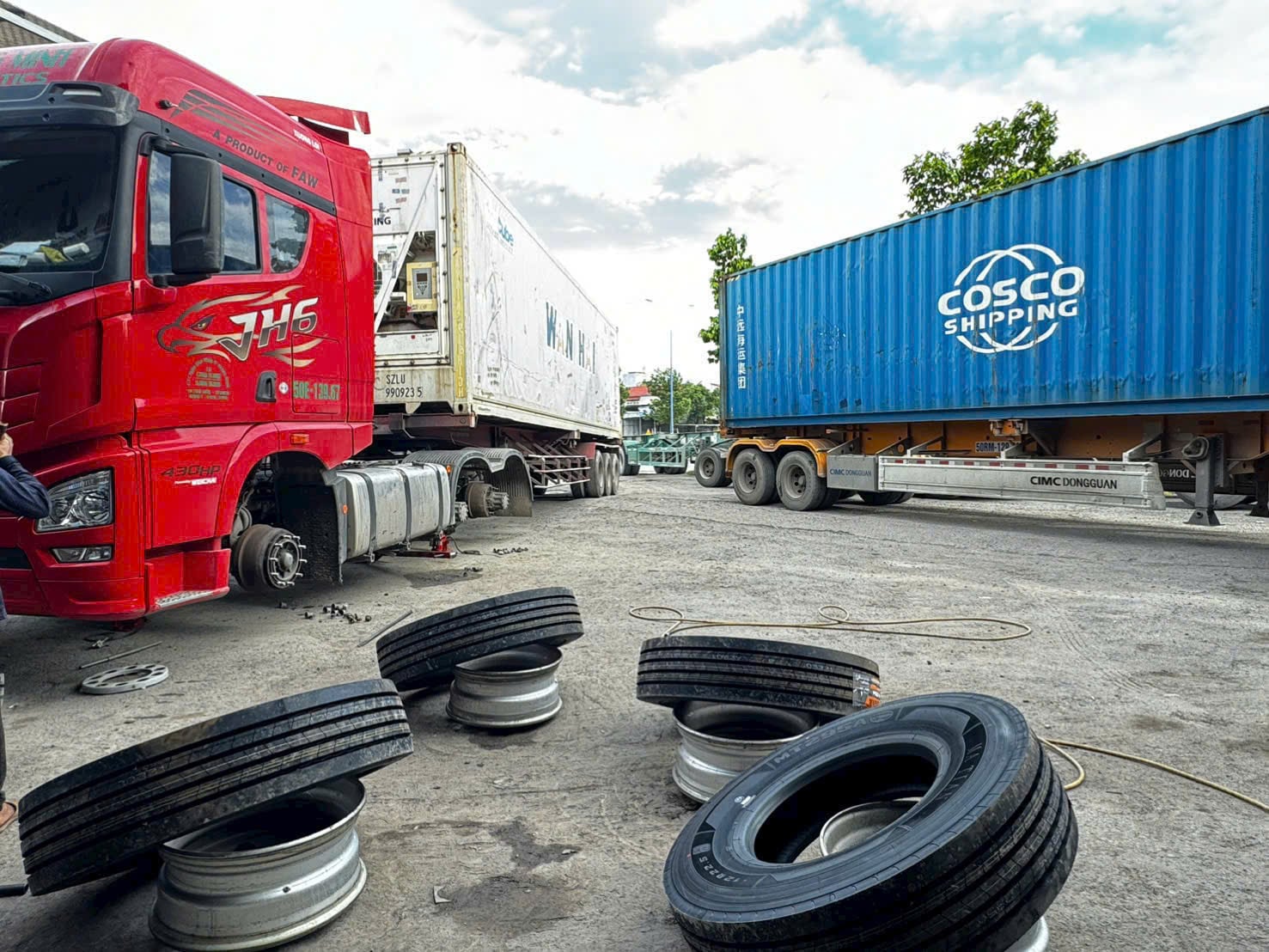 lốp container giá rẻ tại TPHCM