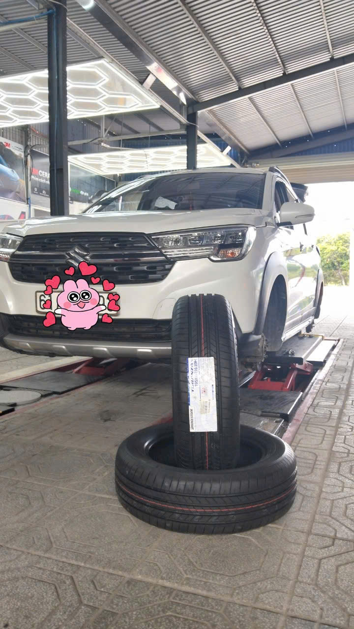 dịch vụ thay lốp xe du lịch giá rẻ tại TPHCM