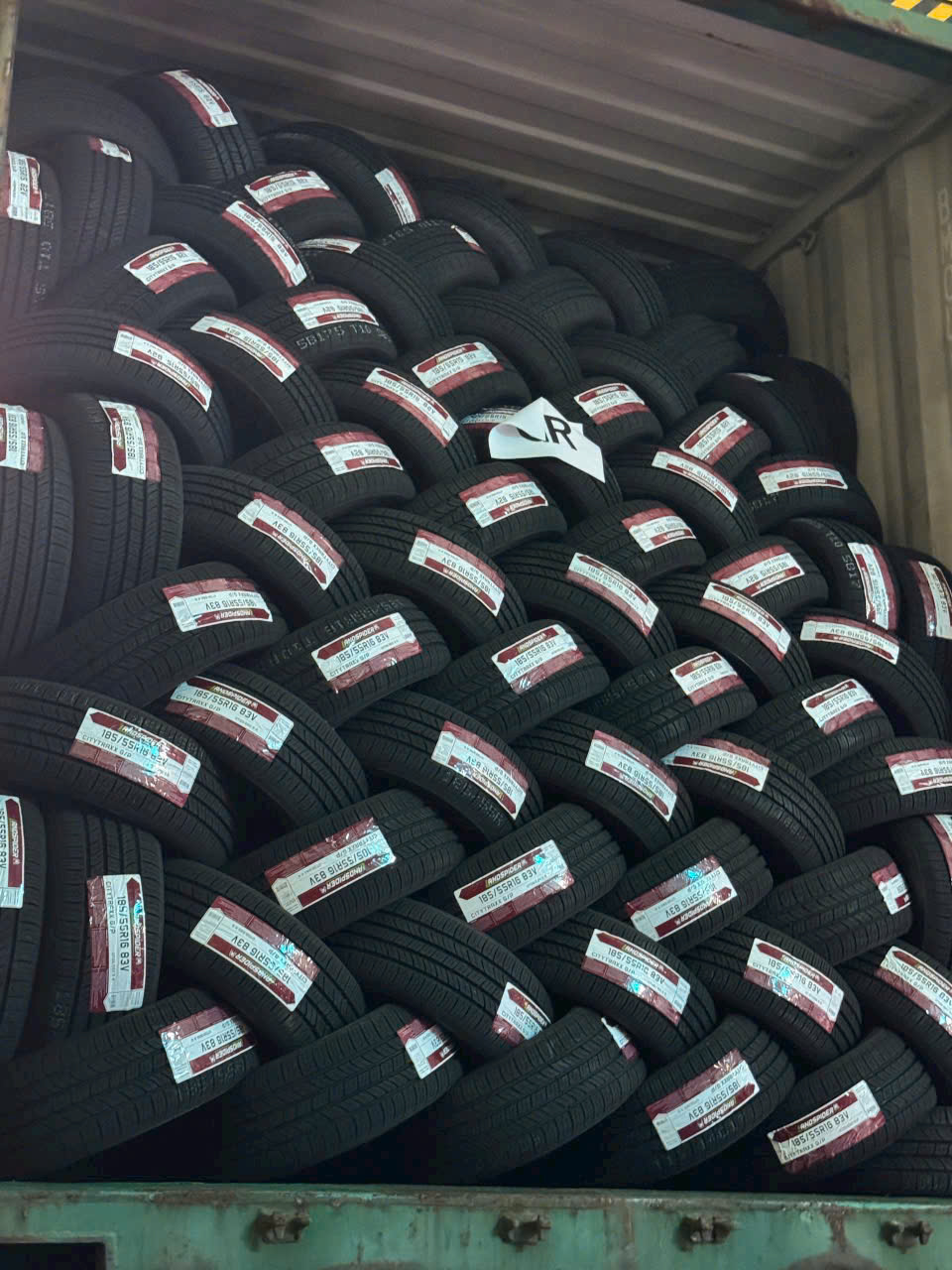 dịch vụ thay lốp xe du lịch giá rẻ tại TPHCM