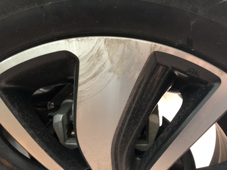 Mâm xe ôtô bị xước