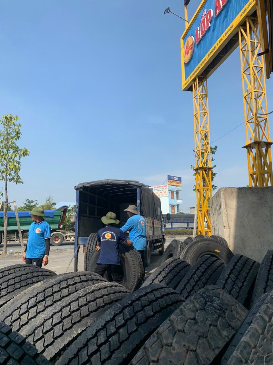 đại lý lốp dán container bình dương