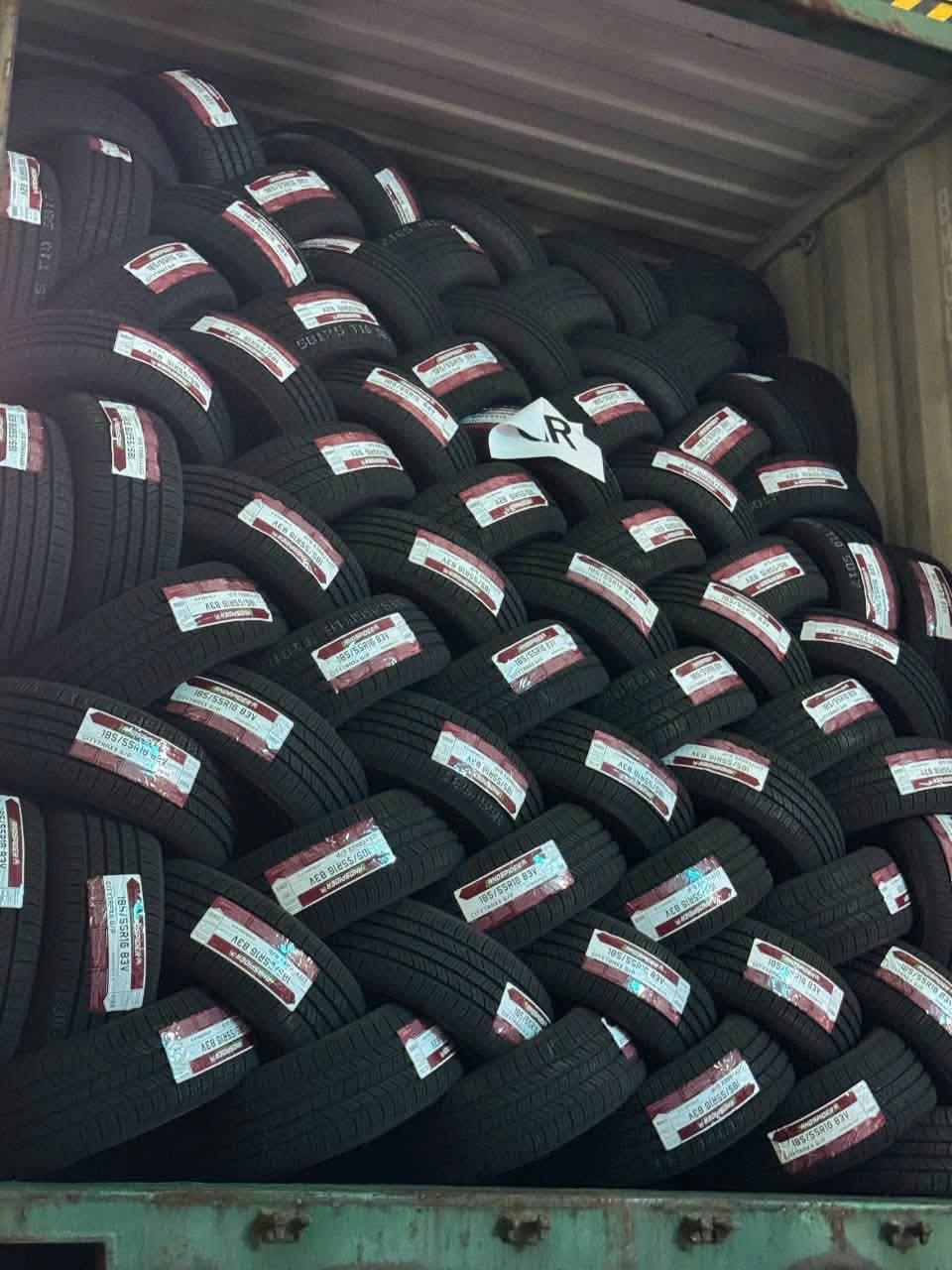 dịch vụ thay lốp xe ô tô du lịch gần quốc lộ 13 giá rẻ