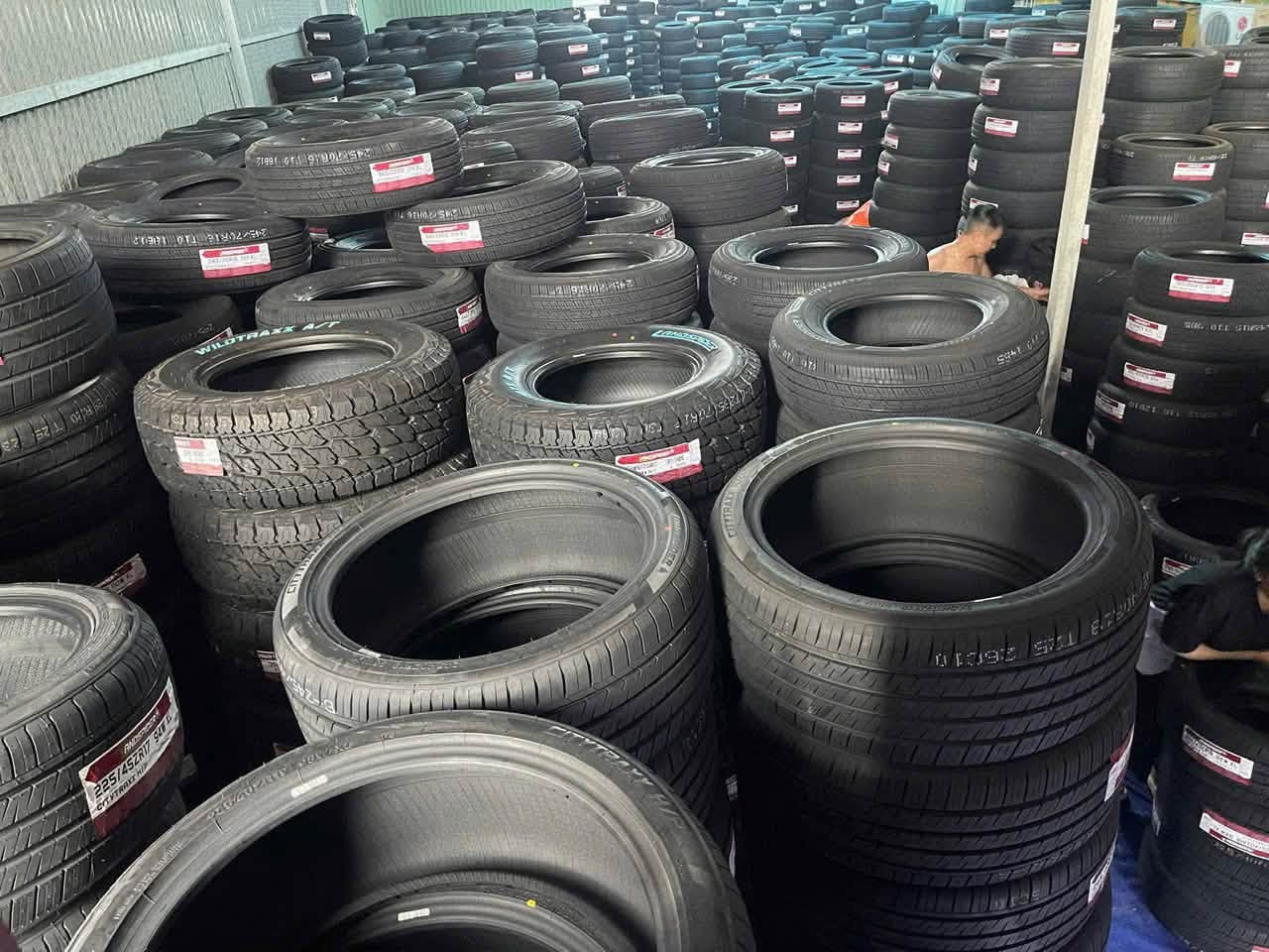 dịch vụ thay lốp xe ô tô du lịch gần quốc lộ 13 giá rẻ
