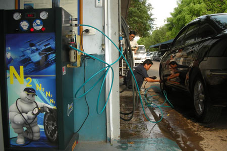 có nên bơm khí ni tơ cho lốp xe