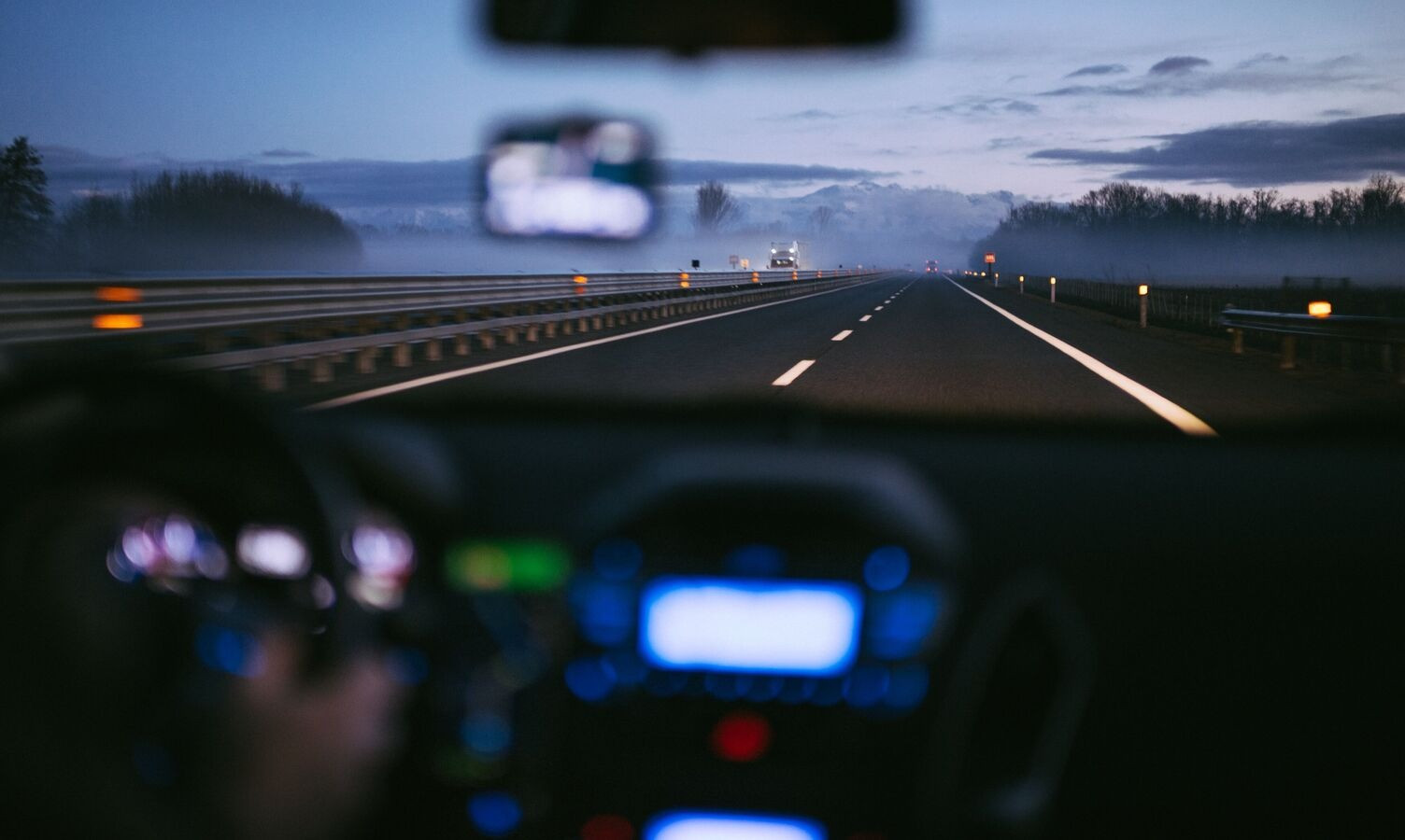 Nhất chạng vạng, nhì tảng sáng