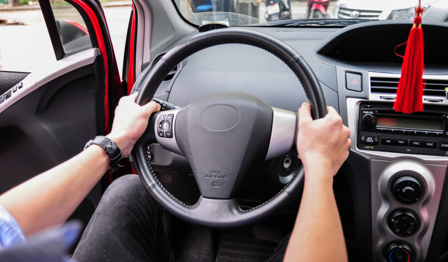 Nguyên nhân vô lăng ô tô đánh lái nặng