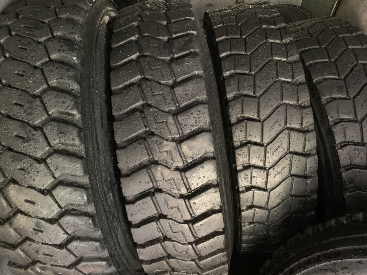 đại lý lốp dán - vỏ dán giá rẻ