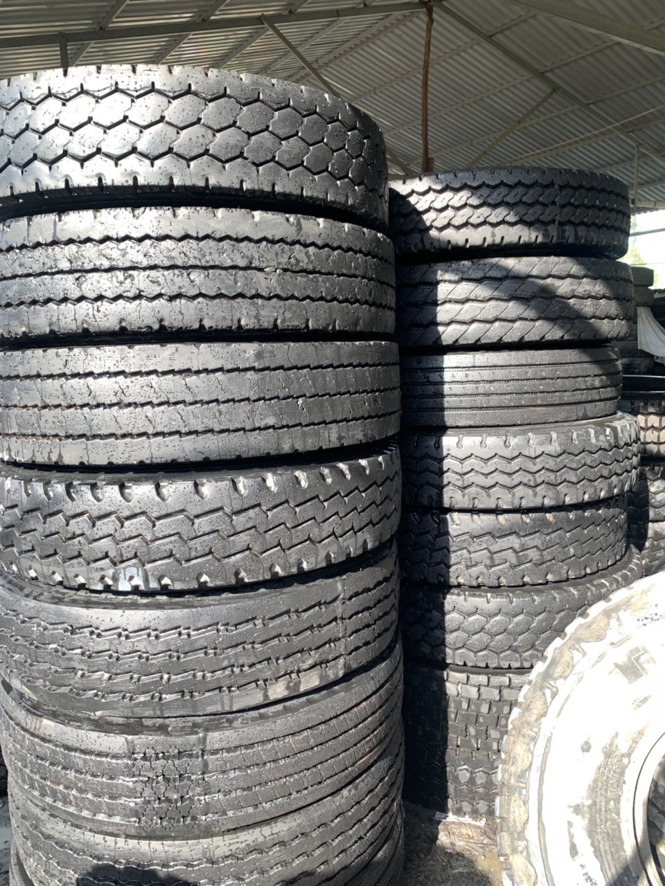 có nên sử dụng lốp dán không