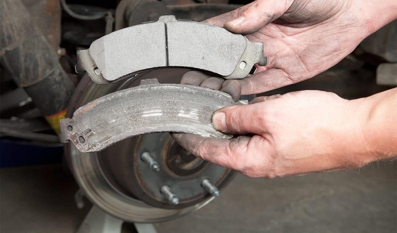 Nguyên nhân khiến đèn báo phanh bật sáng