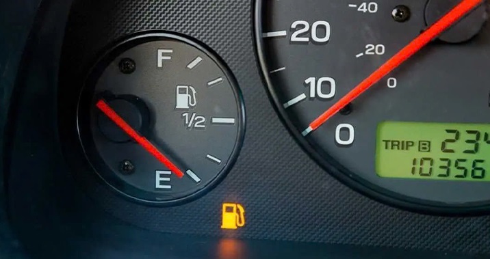 Chạy xe đến lúc cạn xăng