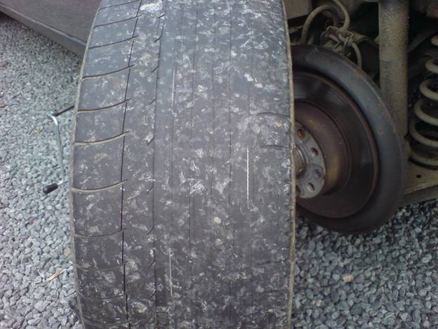 Nhận biết lốp xe ô tô không cân bằng