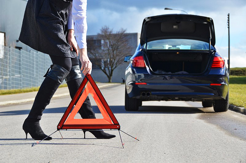 Cách xử lý xe ô tô thủng lốp