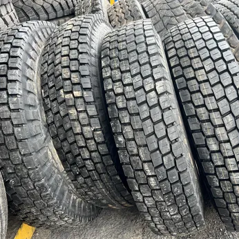 Lốp dán bố vải 11.00-20 gai cục chạy trung chuyển hàng