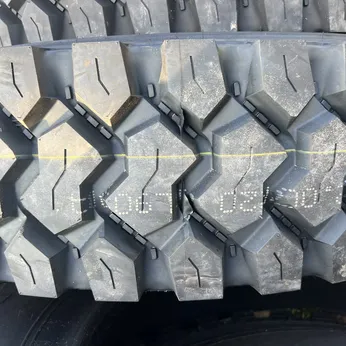 Lốp dán bố thép 12.00R20 gai mới chịu tải