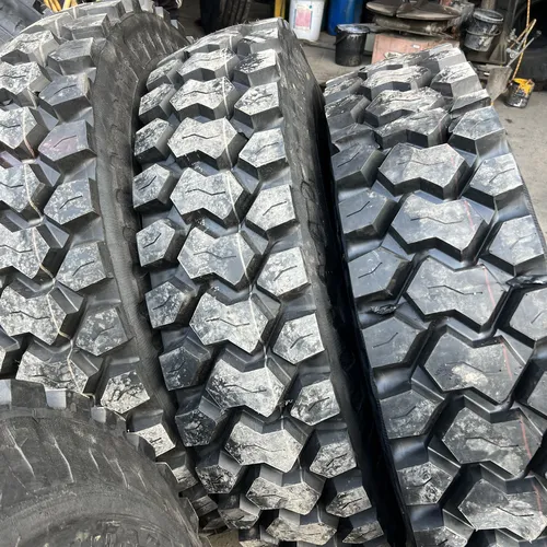 Lốp dán bố thép 12.00R20 gai mới chịu tải