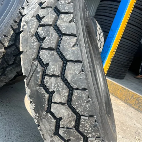 Lốp dán bố kẽm 12.00R20 gai mới (gai xuôi)