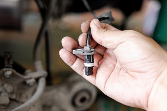 Nguyên nhân khiến đèn báo phanh bật sáng