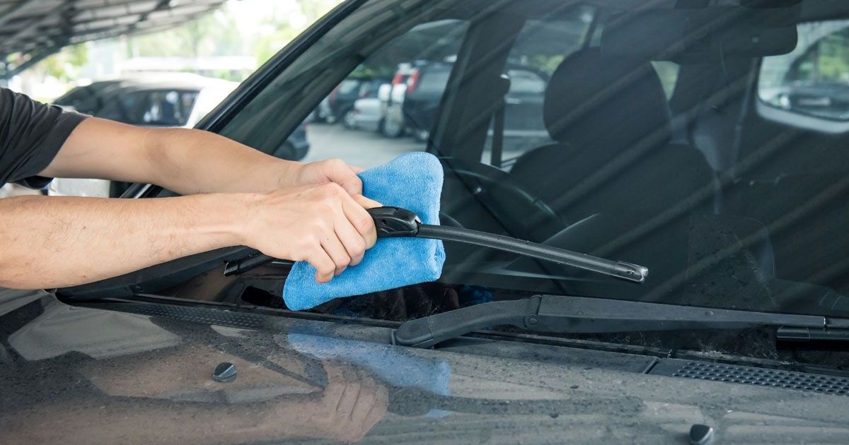 bảo dưỡng gạt mưa ô tô