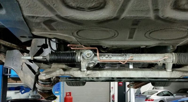 Nguyên nhân vô lăng ô tô đánh lái nặng