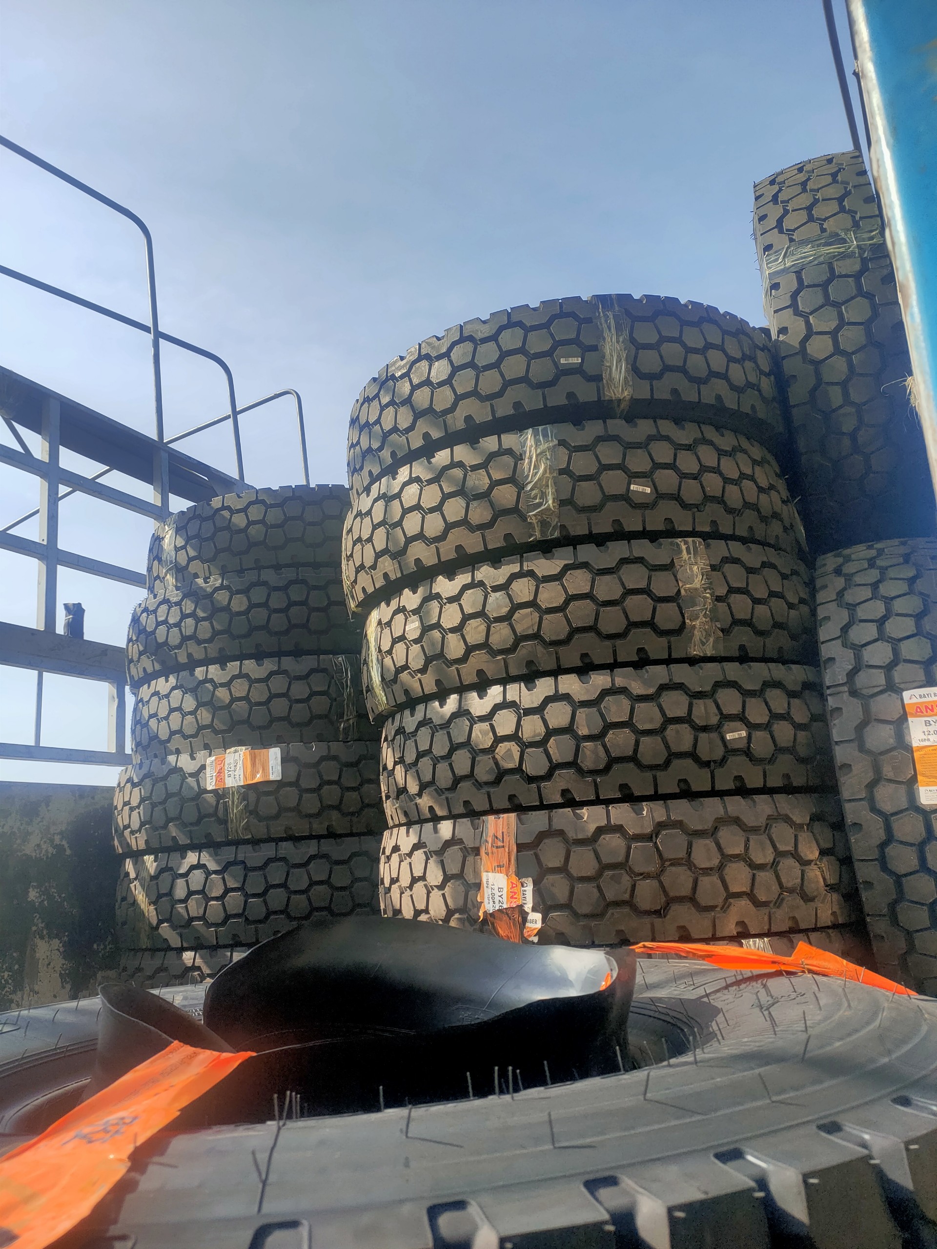 đại lý xăm lốp xe ô tô tải chính hãng